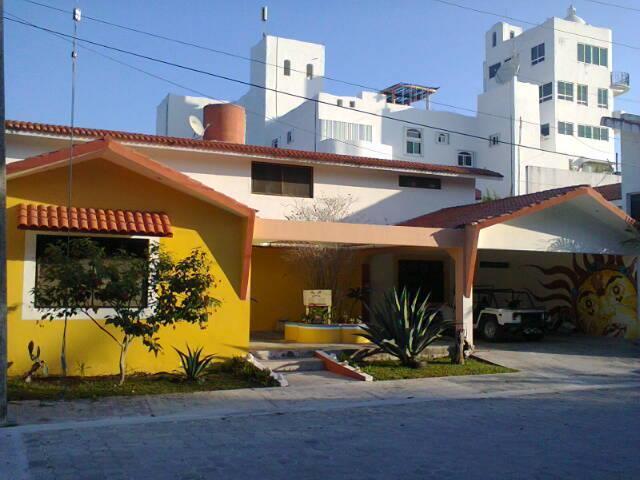 Beachouse Dive Hostel Cozumel Exterior photo